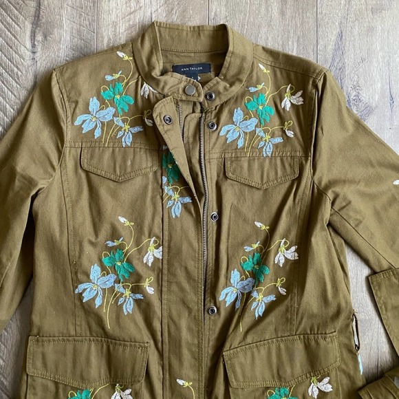 Ann Taylor Floral Embroidered Anorak Jacket S NWOT - Picture 3 of 7